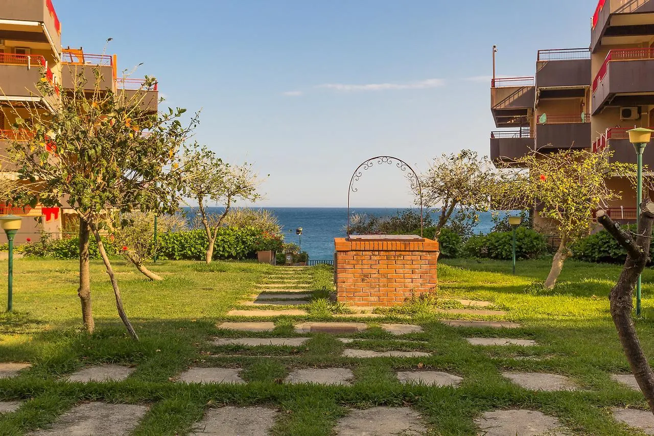 Blue Wood Apartment Letojanni